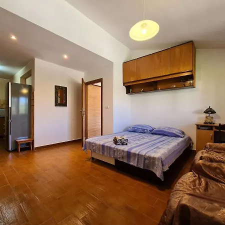 Mare 826 * Πούλα