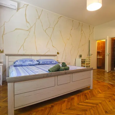 Mare 826 Pula