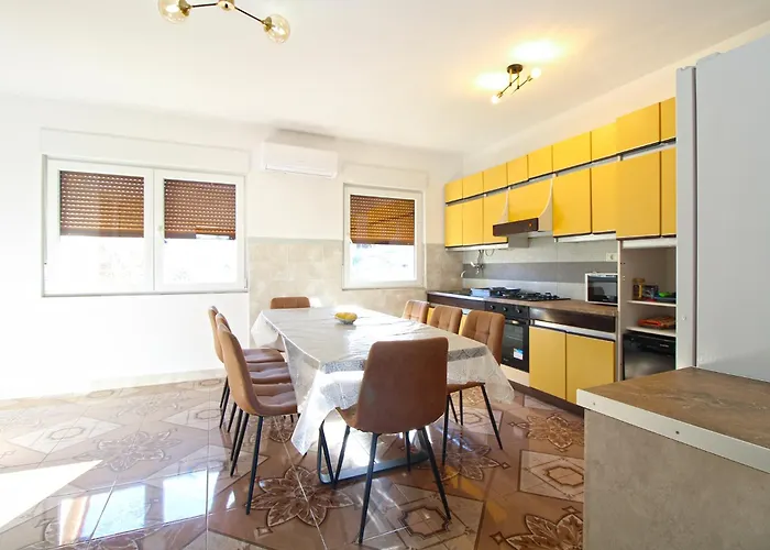 Mare 826 * Πούλα